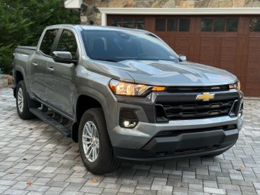 Salvage 2024 Chevrolet Colorado LT - Gray PickUp - Front Three-Quarter View