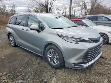 Salvage 2024 Toyota Sienna AWD HYBRID LIMITED - Silver Van - Front Three-Quarter View