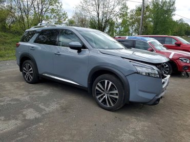 Salvage 2025 Nissan Pathfinder PLATINUM - Gray SUV - Front Three-Quarter View