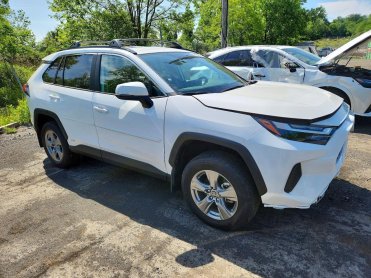 Salvage 2025 Toyota Rav4 HYBRID XLE - White SUV - Front Three-Quarter View