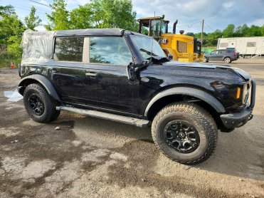 Salvage 2024 Ford Bronco WILDTRAK - Black SUV - Front Three-Quarter View
