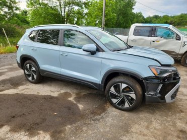 Salvage 2026 Volkswagen Taos SE - Blue SUV - Front Three-Quarter View