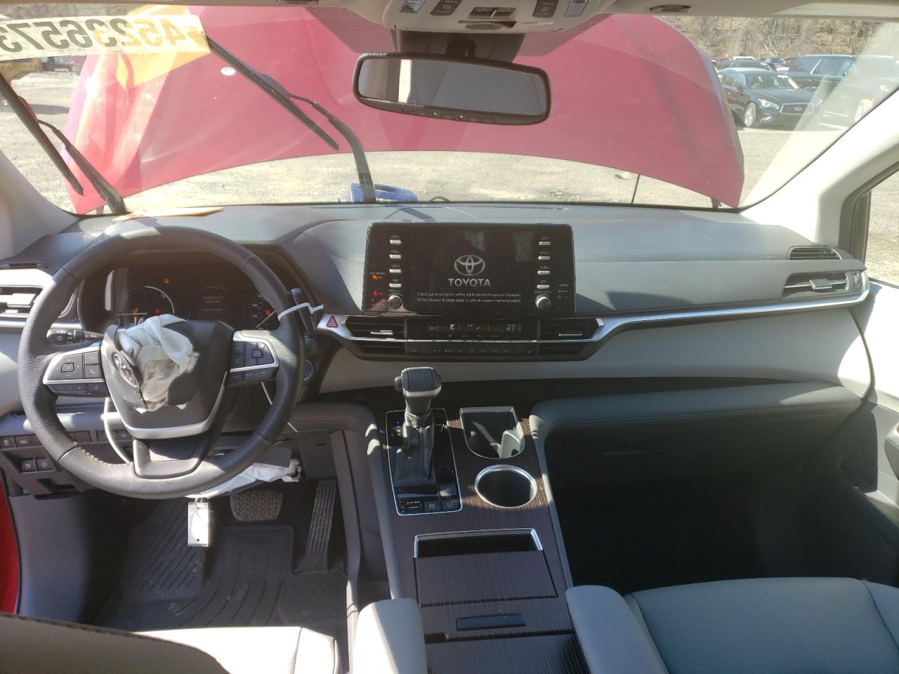 Salvage 2021 Toyota Sienna Xle