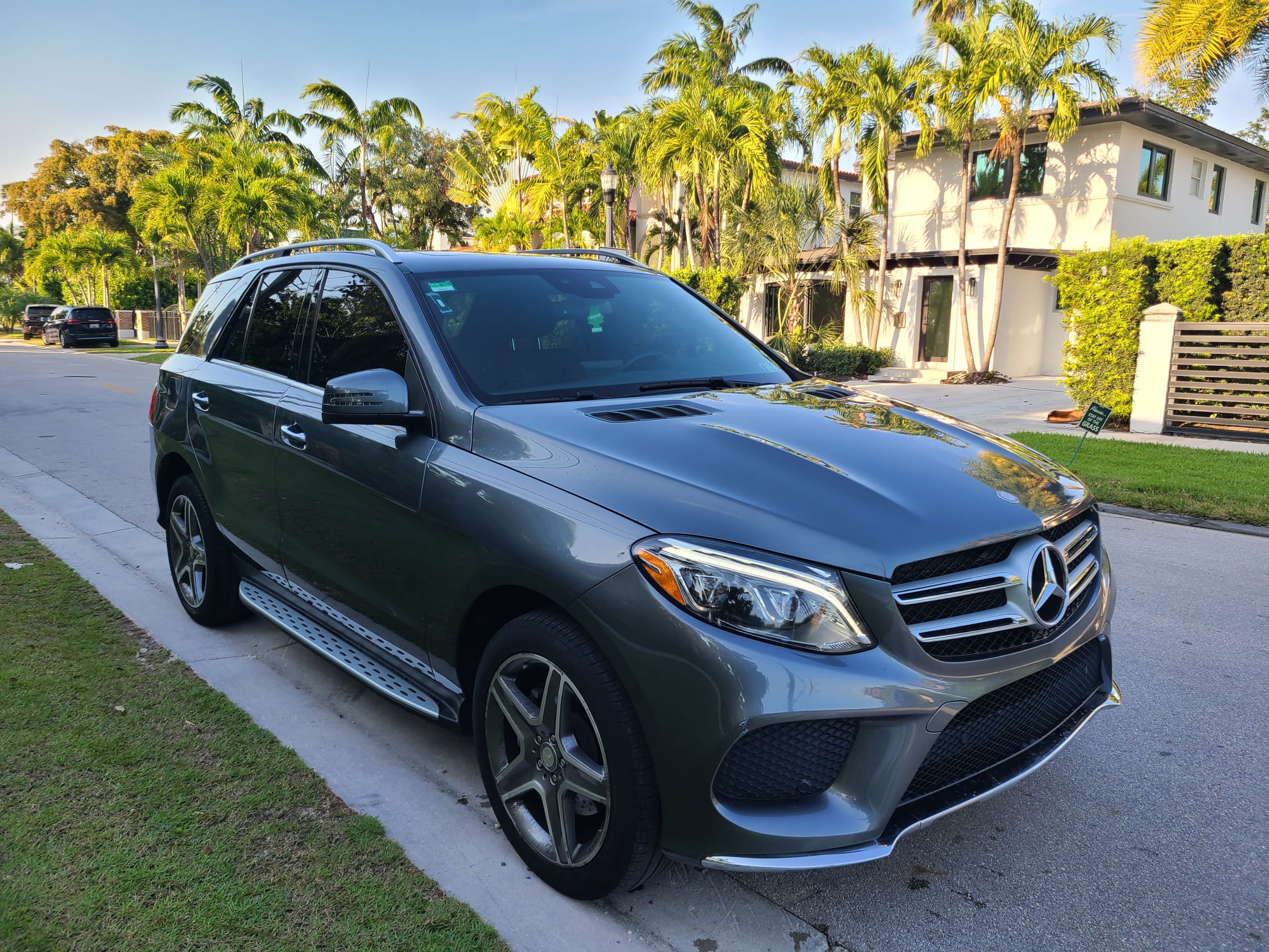 2017 mercedes-benz gle-350 4Matic in Gray- Front Three-Quarter View