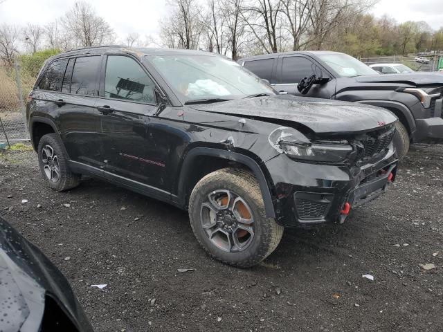 2022 jeep grand-cherokee TRAILHAWK in Black- Front Three-Quarter View
