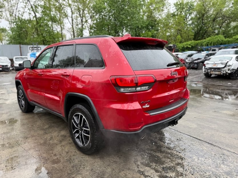 Salvage 2021 Jeep Grand Cherokee Trailhawk