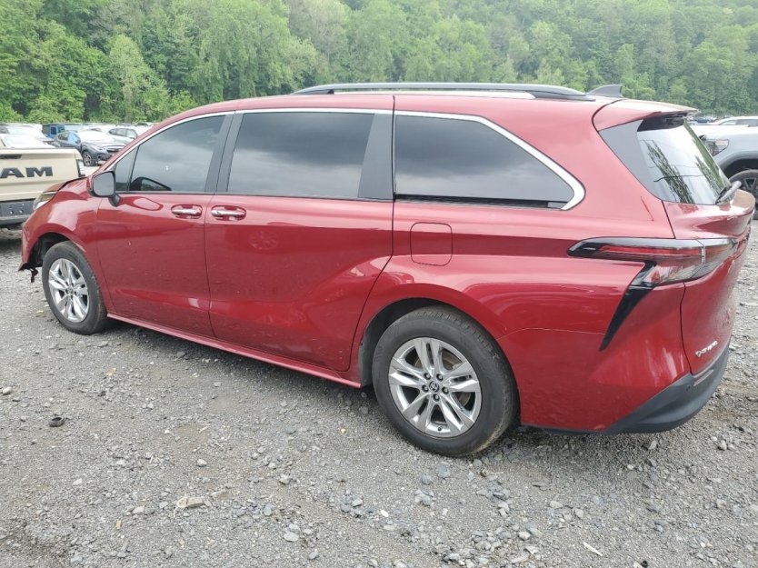 Salvage 2025 Toyota Sienna Xle
