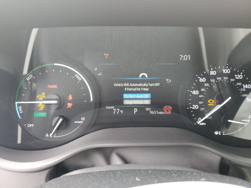 Salvage 2025 Toyota Sienna Xle