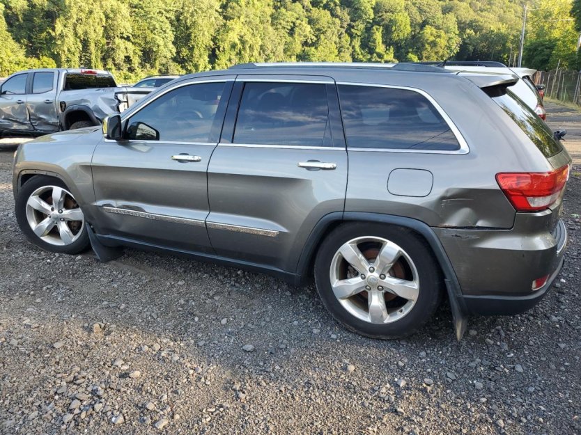 Salvage 2013 Jeep Grand Cherokee Overland