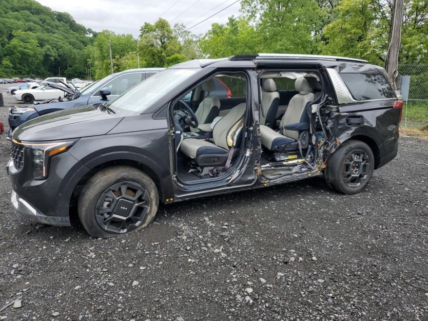 Salvage 2025 Kia Carnival Sx
