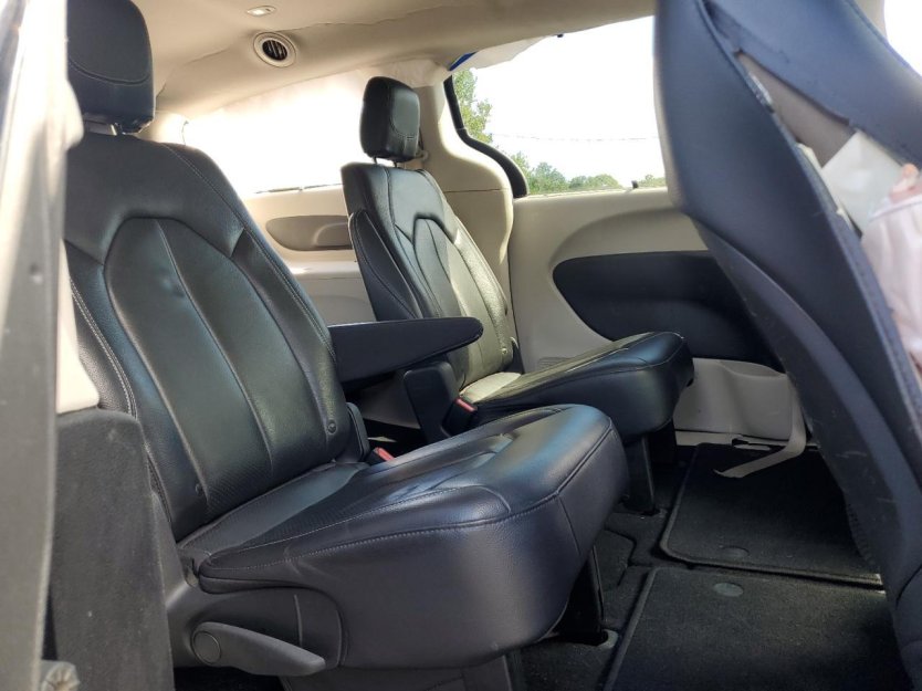 Salvage 2022 Chrysler Pacifica Touring L