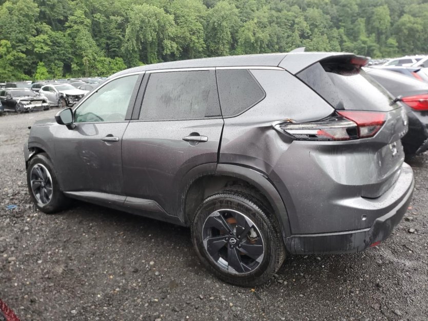 Salvage 2025 Nissan Rogue Sv