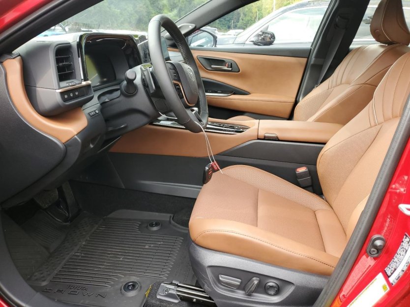 Salvage 2025 Toyota Crown Signia Xle