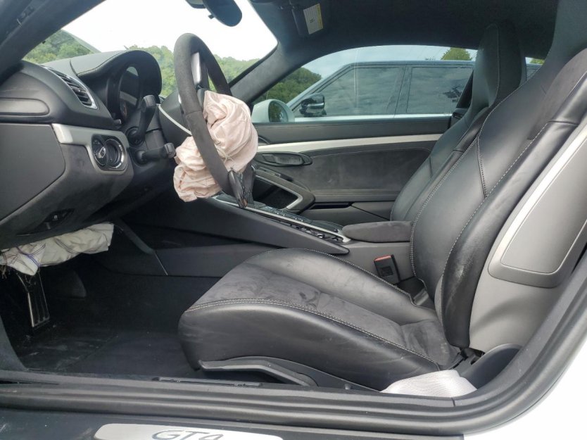 Salvage 2016 Porsche Cayman Gt4