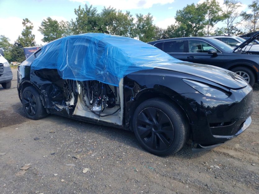 Salvage 2024 Tesla Model Y 