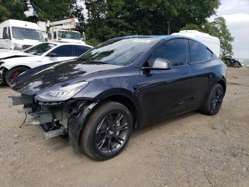 Salvage 2025 Tesla Model Y 