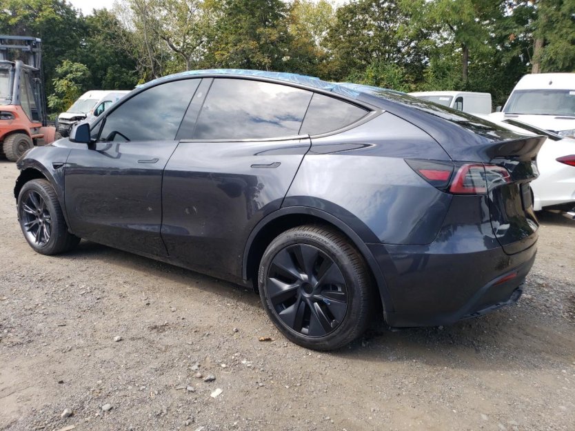 Salvage 2025 Tesla Model Y 