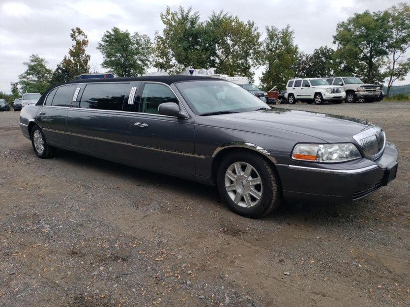 Salvage 2007 Lincoln Town CAR EXECUTIVE