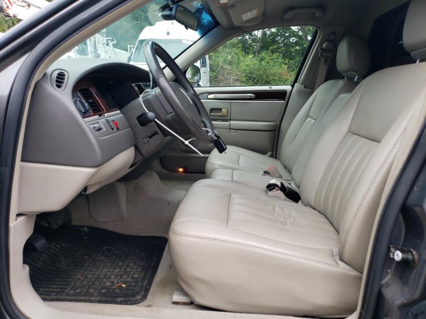 Salvage 2007 Lincoln Town Car Executive