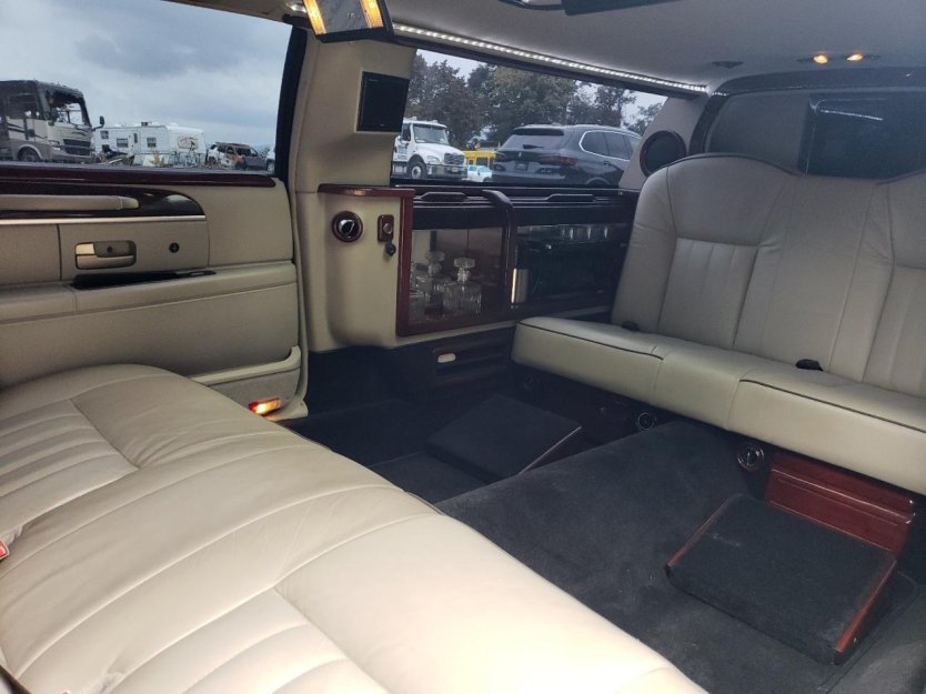 Salvage 2007 Lincoln Town Car Executive