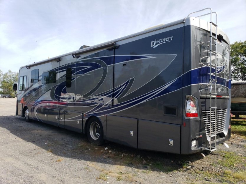 Salvage 2022 Fleetwood Discovery 