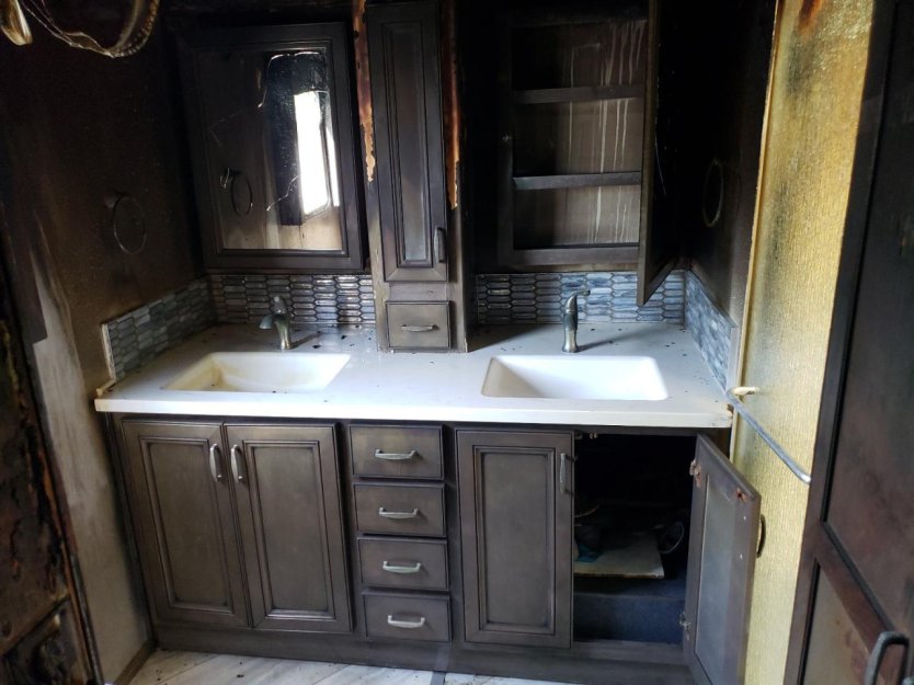 Salvage 2022 Fleetwood Discovery 