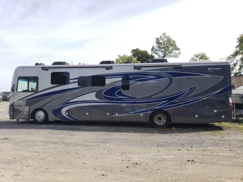 Salvage 2022 Fleetwood Discovery 