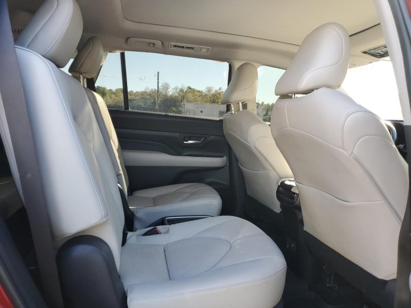 Salvage 2024 Toyota Grand Highlander Limited