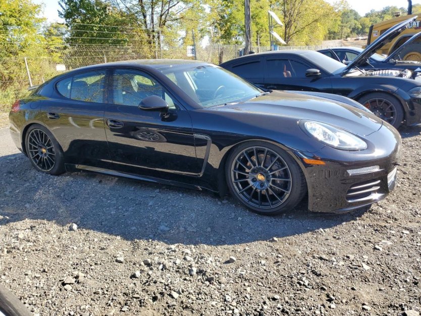 Salvage 2016 Porsche Panamera 