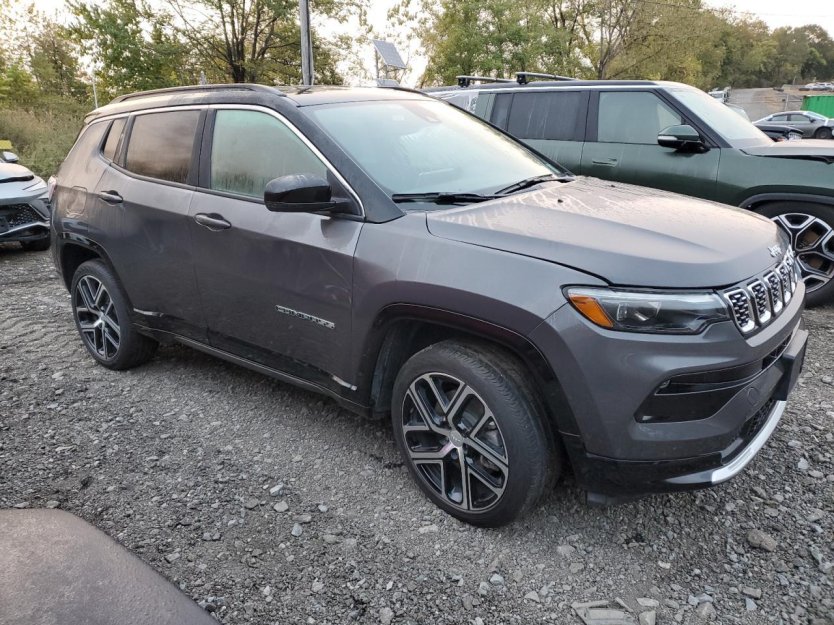 Salvage 2024 Jeep Compass Limited