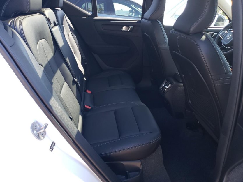 Salvage 2025 Volvo Xc40 