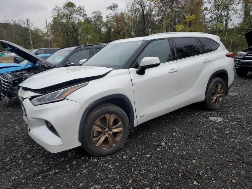Salvage 2022 Toyota Highlander Hybrid Xle