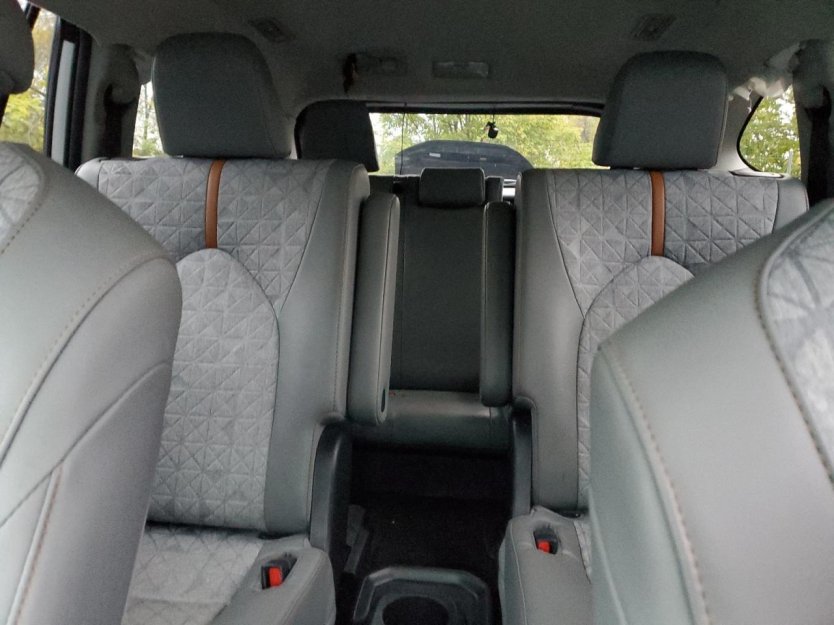 Salvage 2022 Toyota Highlander Hybrid Xle