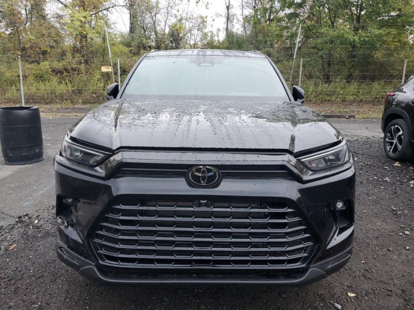 Salvage 2025 Toyota Grand Highlander Limited