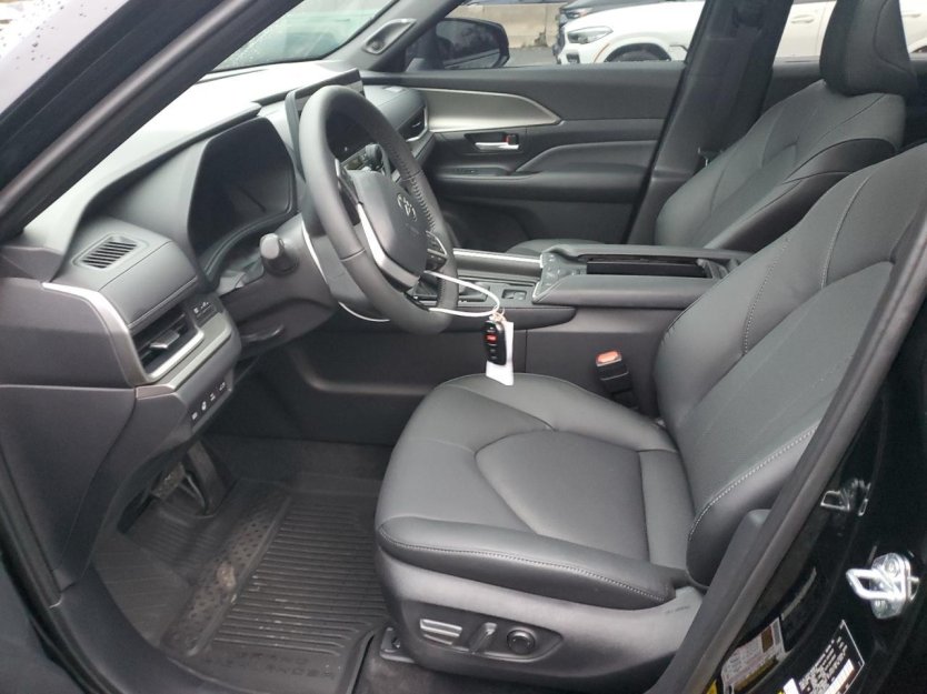 Salvage 2025 Toyota Grand Highlander Limited