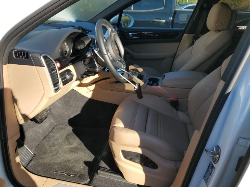 Salvage 2023 Porsche Cayenne 