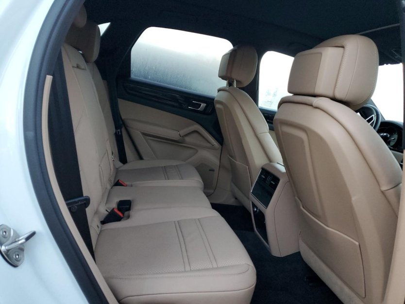 Salvage 2023 Porsche Cayenne 