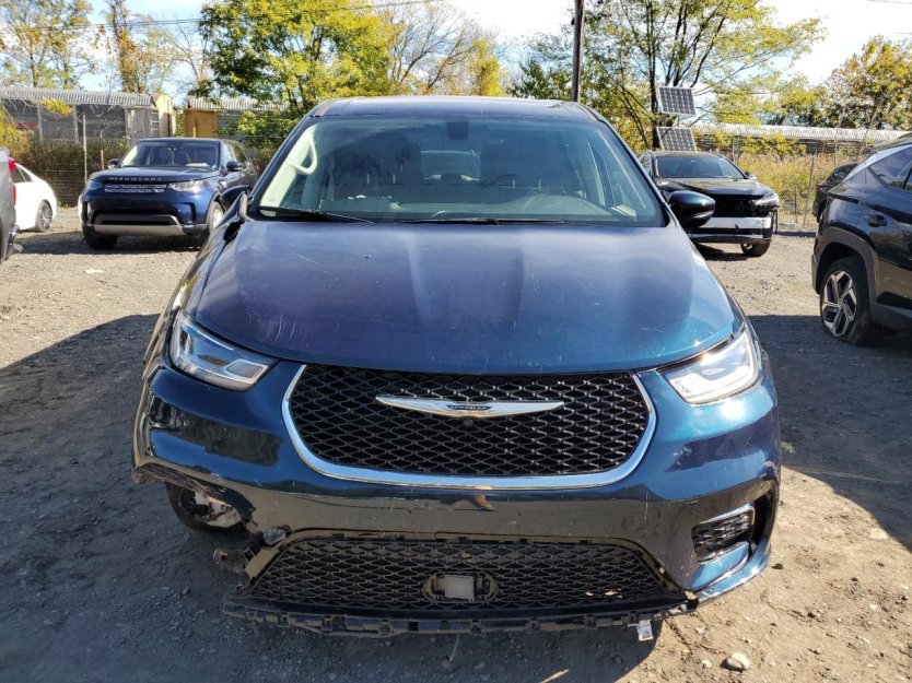 Salvage 2023 Chrysler Pacifica 