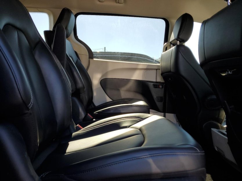 Salvage 2023 Chrysler Pacifica 