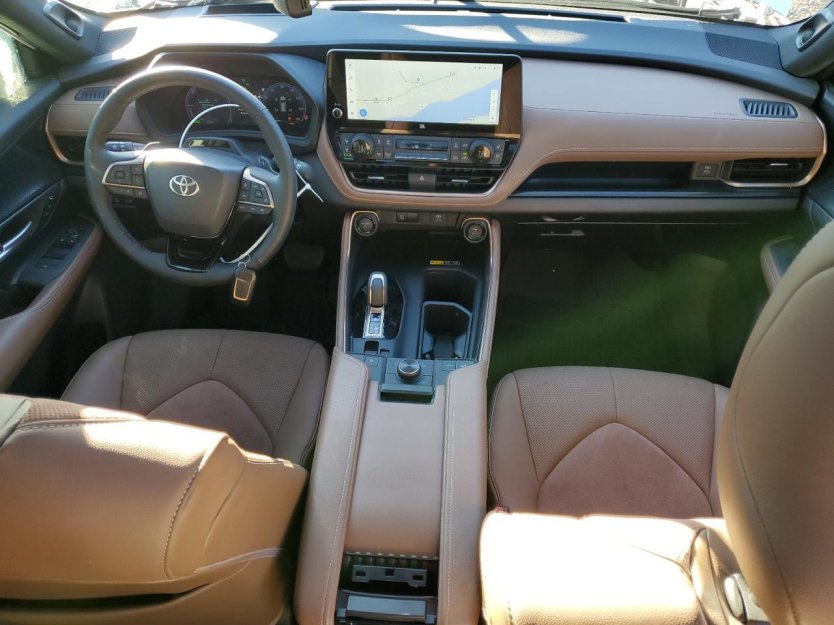 Salvage 2025 Toyota Grand Highlander Platinum