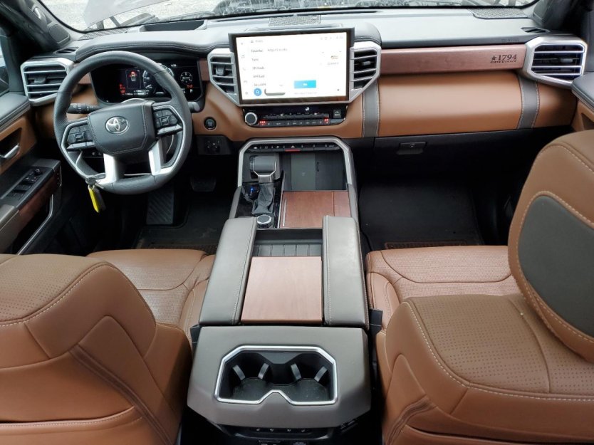 Salvage 2025 Toyota Tundra Crewmax Platinum