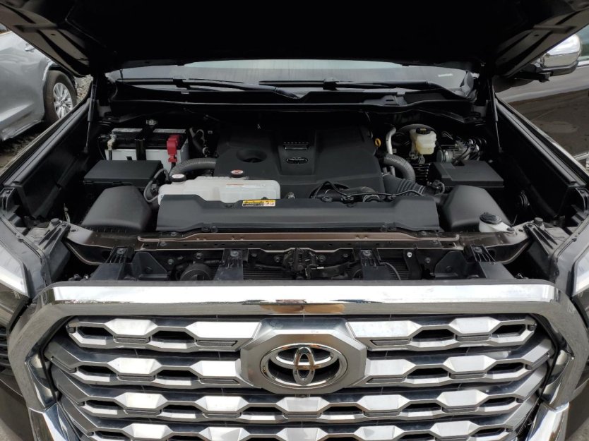 Salvage 2025 Toyota Tundra Crewmax Platinum