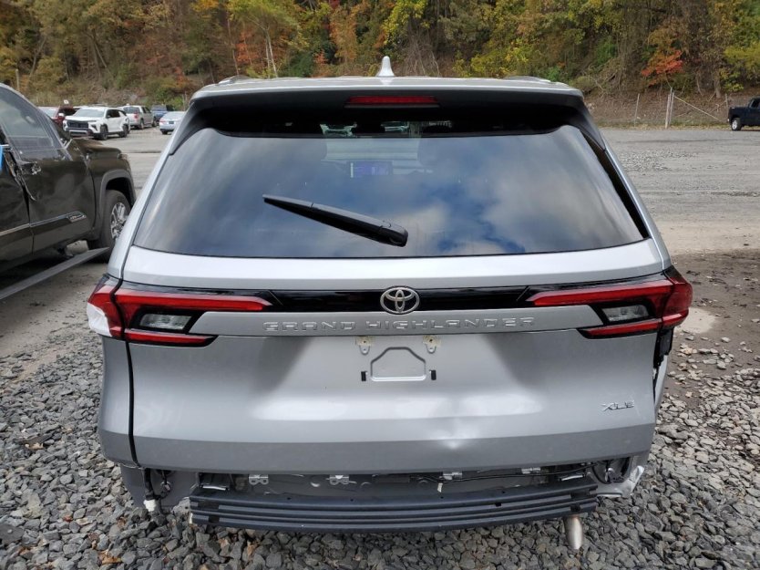 Salvage 2025 Toyota Grand Highlander Xle