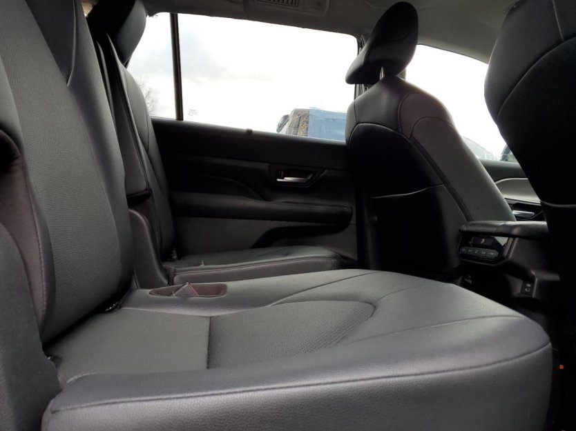 Salvage 2025 Toyota Grand Highlander Xle