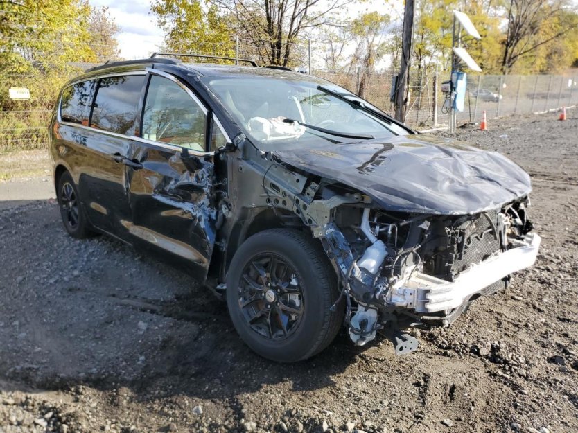 Salvage 2022 Chrysler Pacifica TOURING L