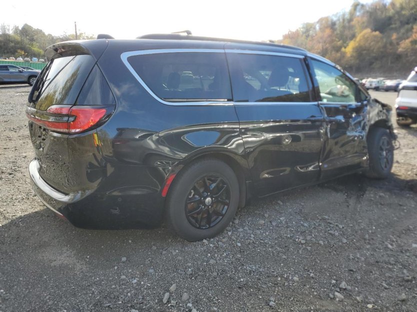 Salvage 2022 Chrysler Pacifica Touring L