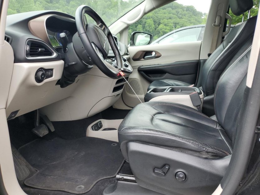 Salvage 2018 Chrysler Pacifica Touring L
