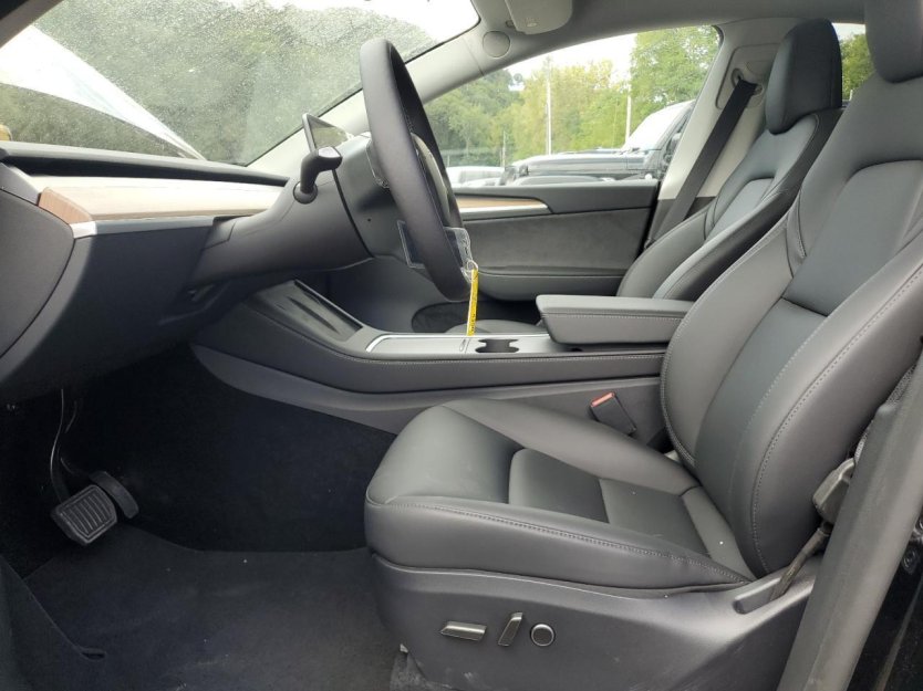 Salvage 2025 Tesla Model Y 