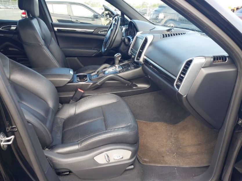 Salvage 2013 Porsche Cayenne Diesel