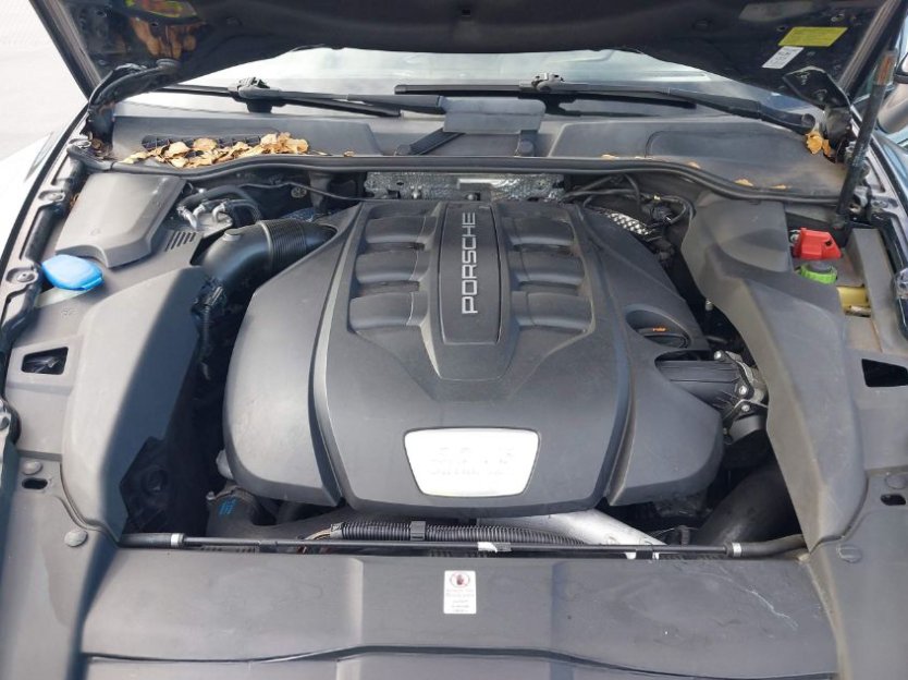 Salvage 2013 Porsche Cayenne Diesel
